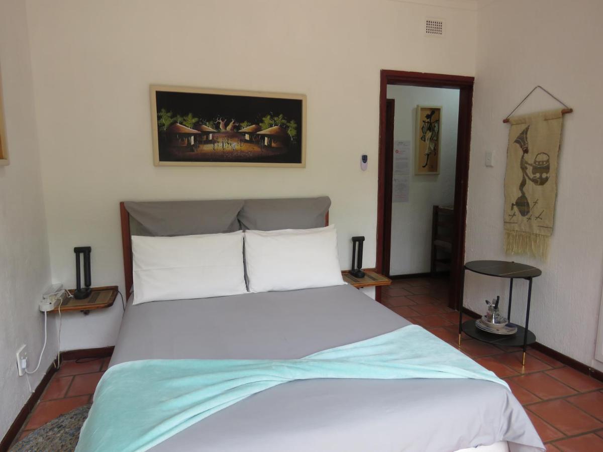 บีชคอมเบอร์เบย์เกสท์เฮาส์ Hotel มาร์เกท ภายนอก รูปภาพ